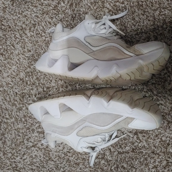 Nike Ryz 365 2 Women's White Sneakers Size 9 - Picture 3 of 7